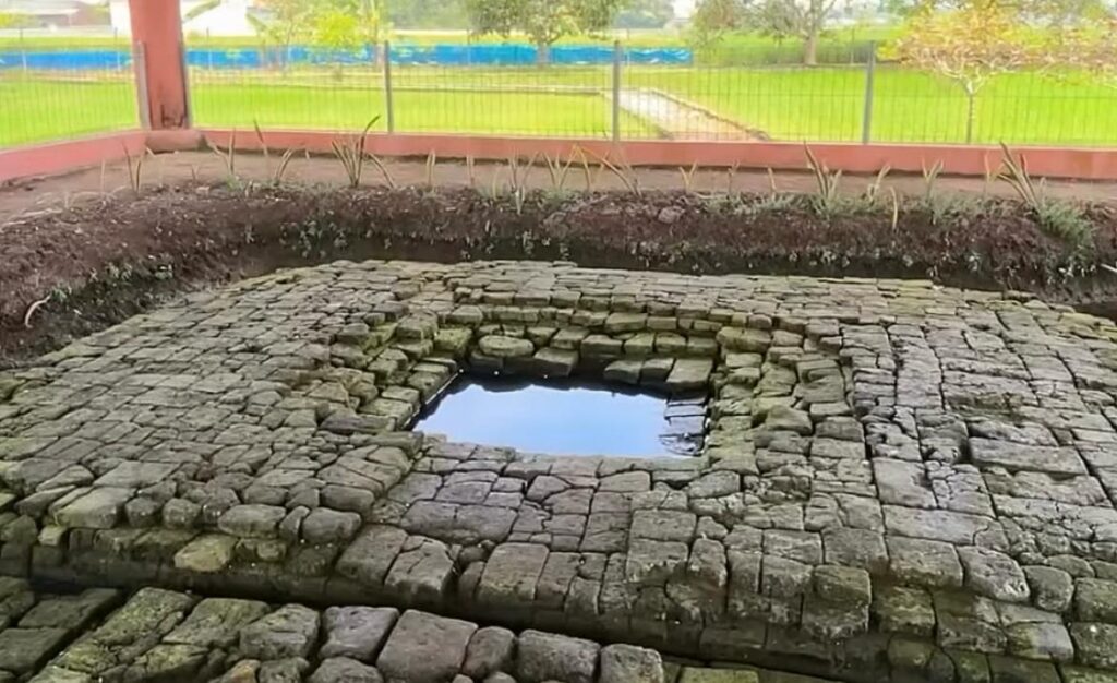 Telagajaya sebuah situs sumur berbentuk segi empay dengan ukurn 15 meter x 15 meter dok heritage id
